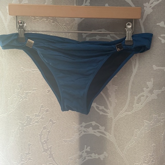 Bikini - Picture 4 of 6